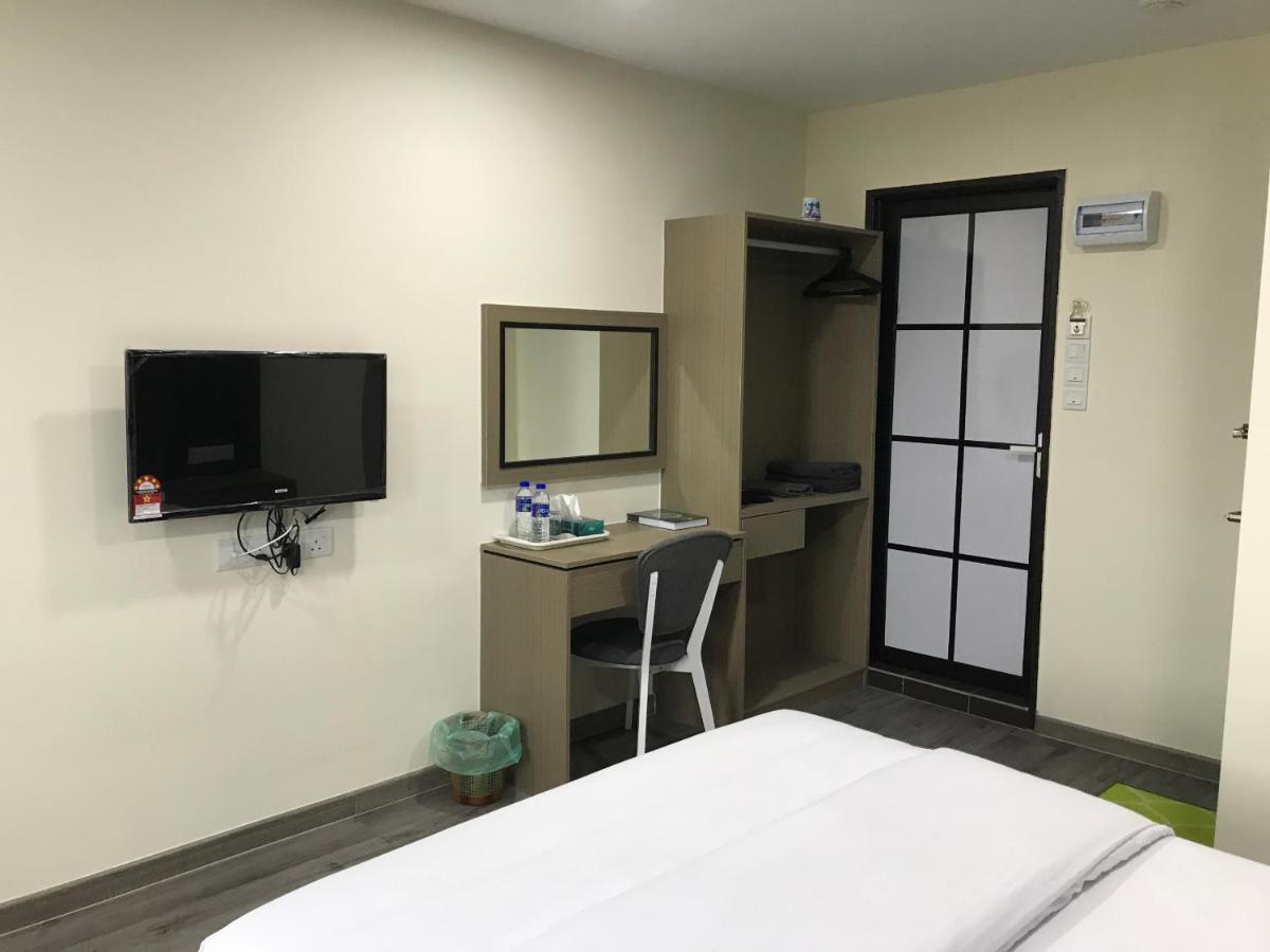 Oyo 90506 Z Stay Inn Hotel Simpang Renggam Εξωτερικό φωτογραφία