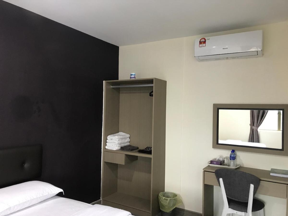 Oyo 90506 Z Stay Inn Hotel Simpang Renggam Εξωτερικό φωτογραφία