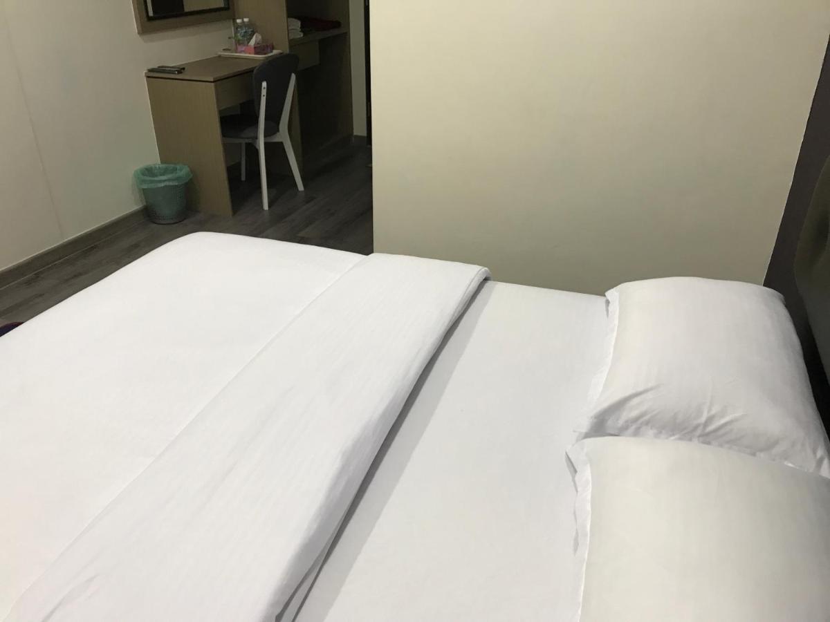 Oyo 90506 Z Stay Inn Hotel Simpang Renggam Εξωτερικό φωτογραφία