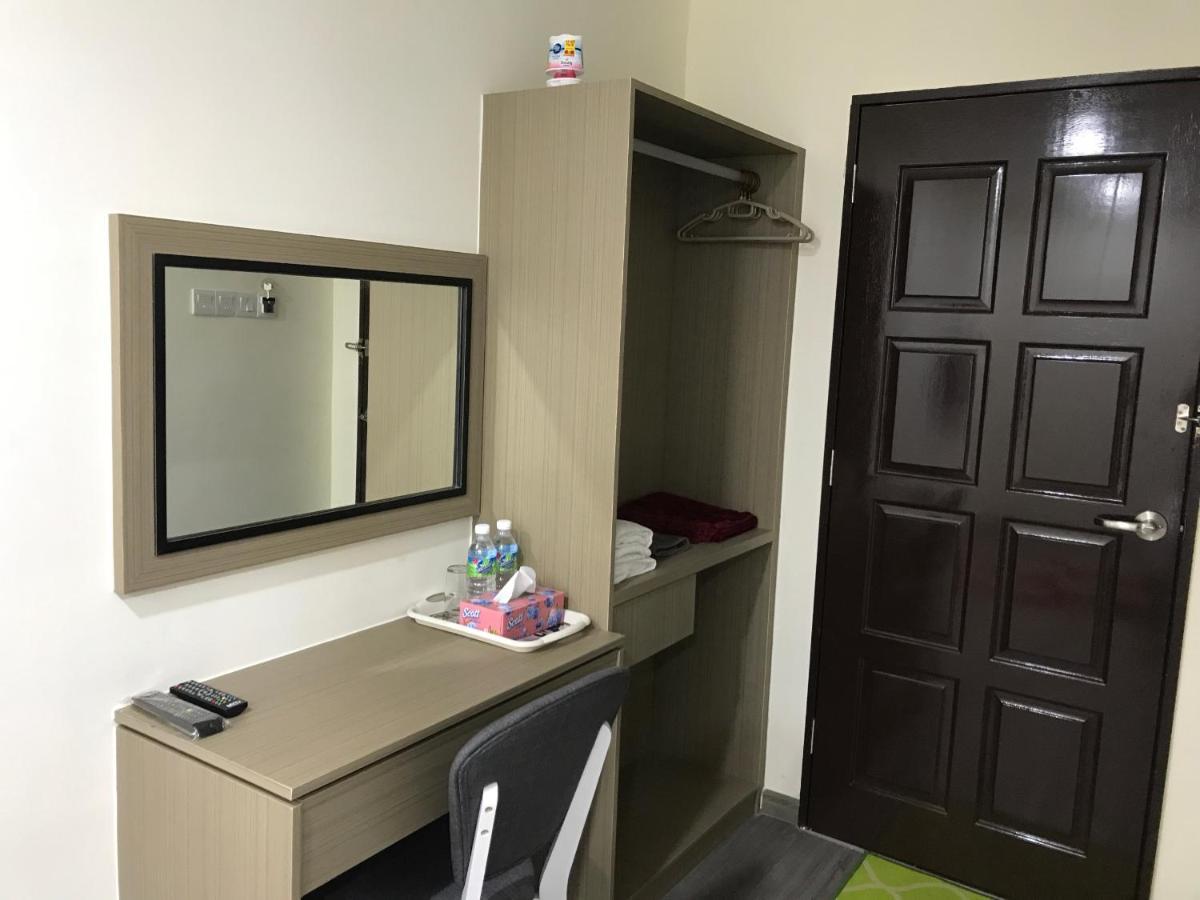 Oyo 90506 Z Stay Inn Hotel Simpang Renggam Εξωτερικό φωτογραφία